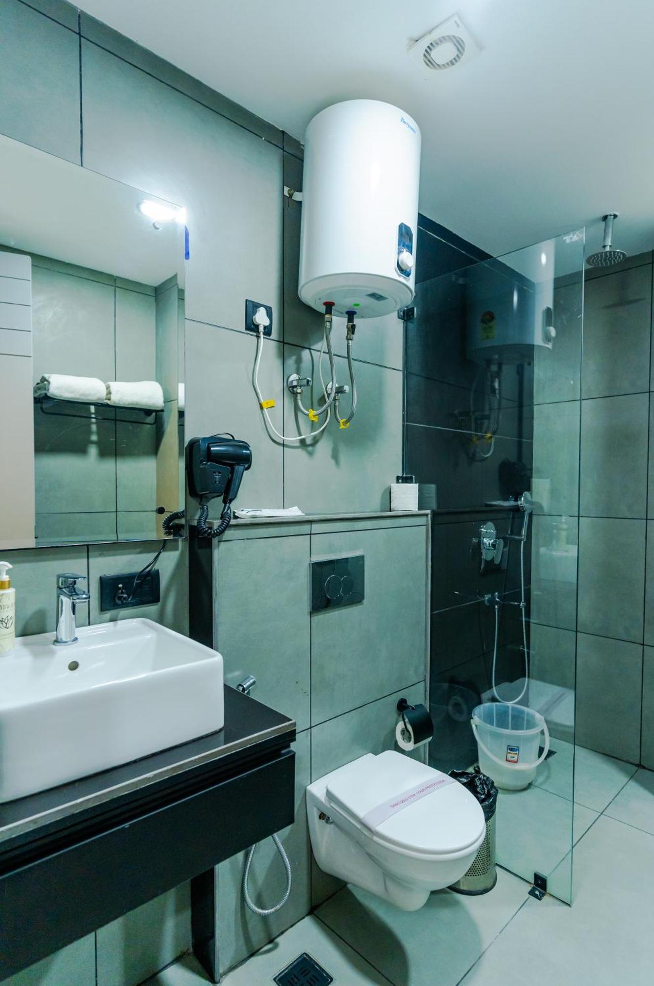 Bedchambers Luxury Apartment Near Golf Course Road Gurgaon Eksteriør billede
